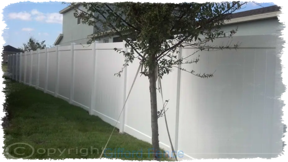 White Vinyl Privacy Fence in Groveland